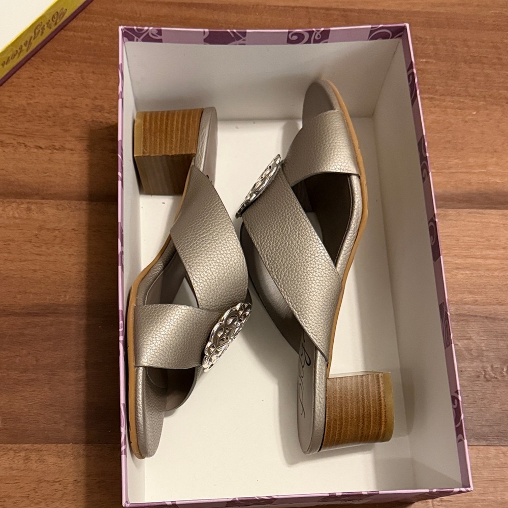 New in Box Brighton Women's Silver sandals with Short Heel - Picture 4 of 4